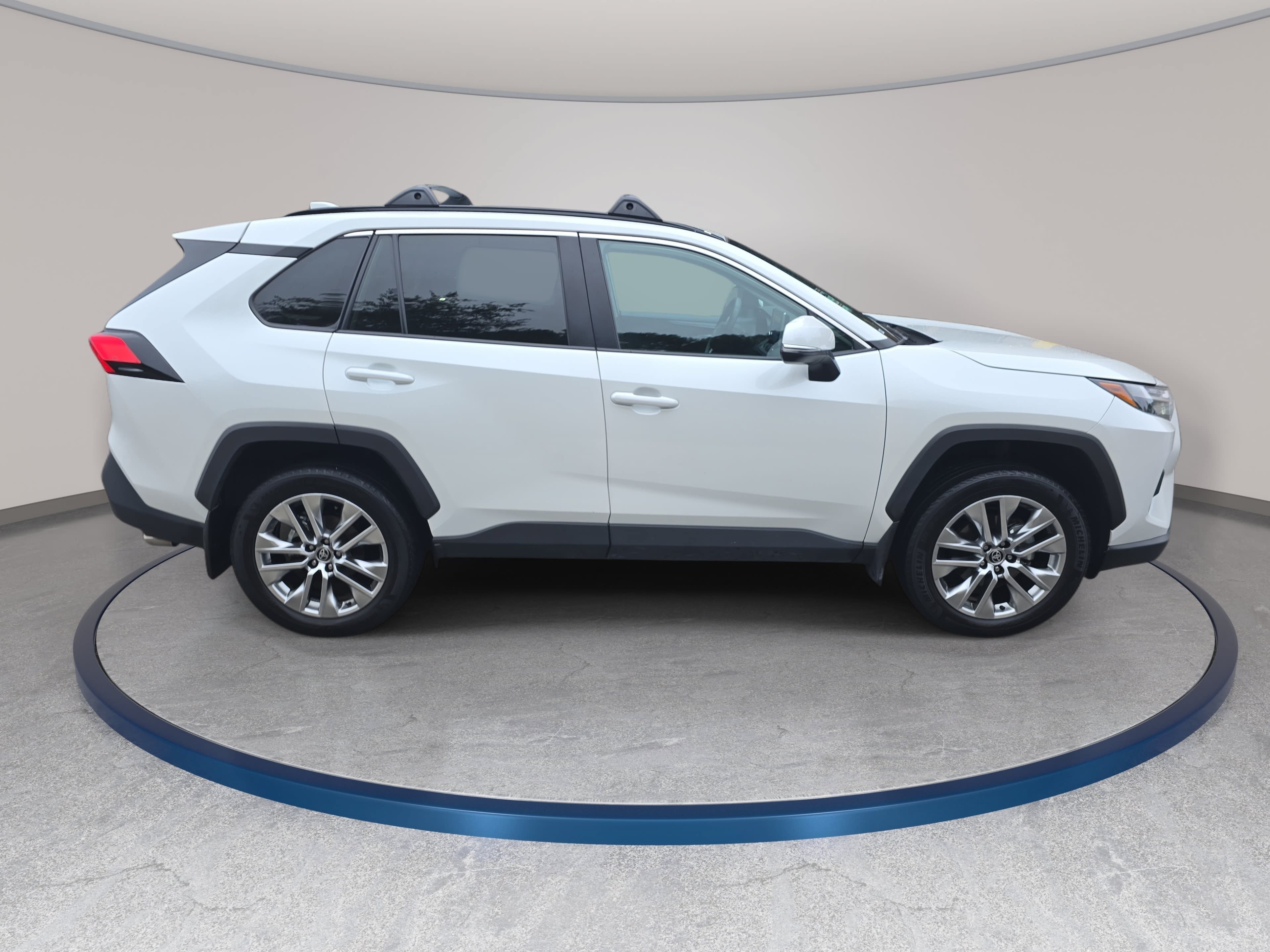 Used 2024 Toyota RAV4 XLE Premium FWD image 4