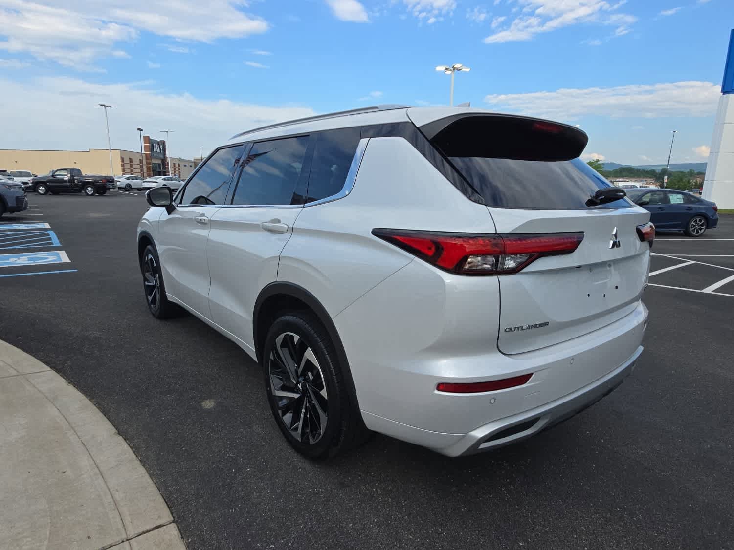 Used 2022 Mitsubishi Outlander SEL AWD/4WD image 6