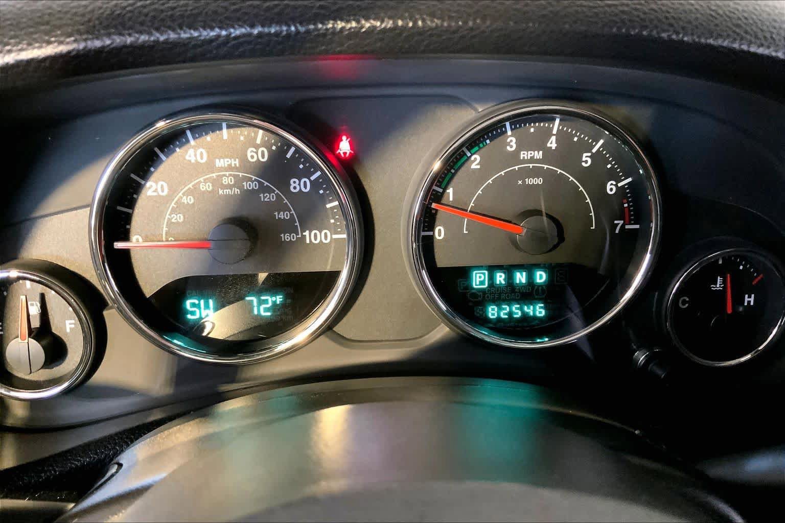 Used 2014 Jeep Wrangler Unlimited Sahara w/ Dual Top Group AWD/4WD image 25