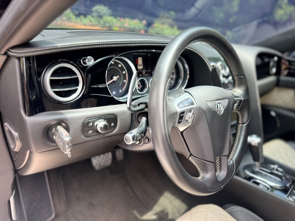 Used 2017 Bentley Flying Spur S V8 AWD/4WD image 32