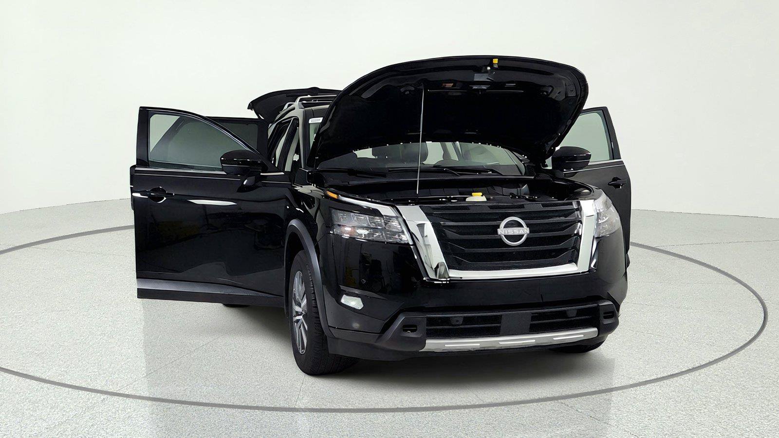 Used 2025 Nissan Pathfinder SL FWD image 9
