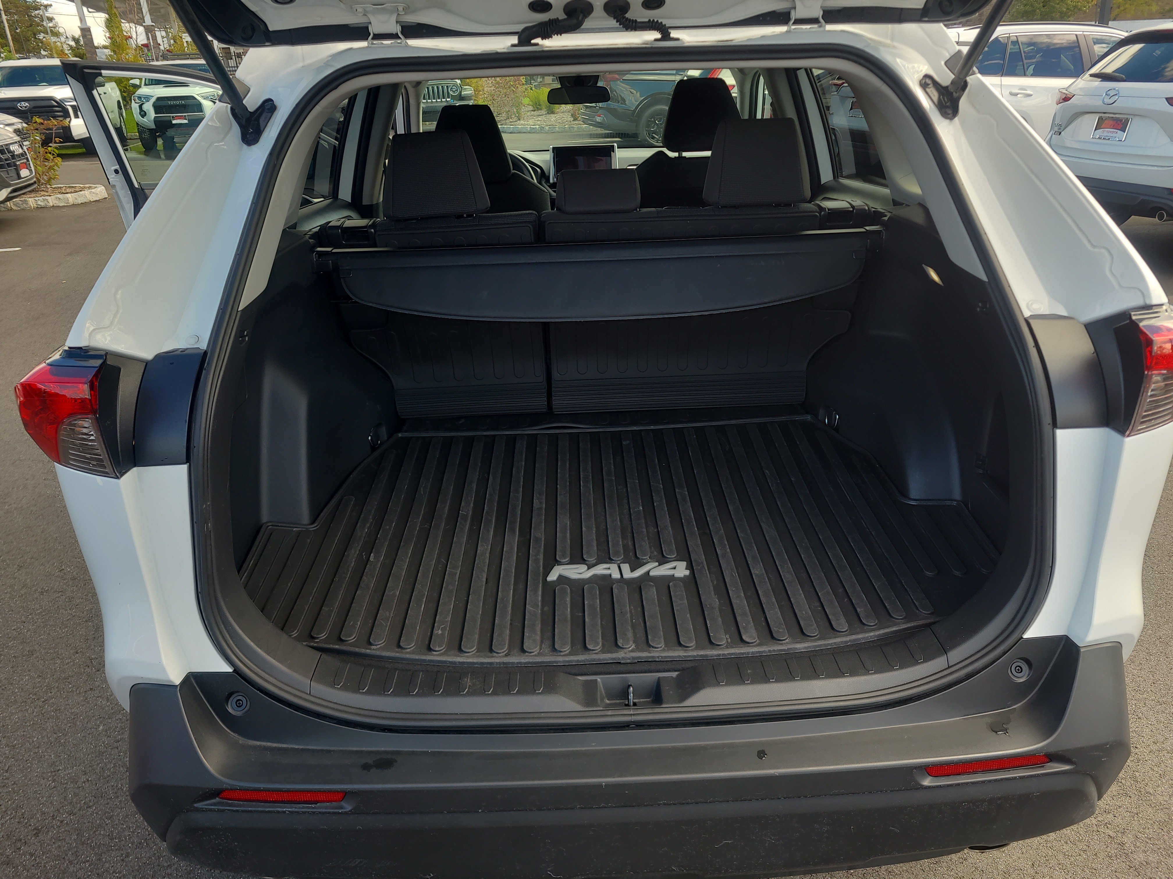 Certified 2025 Toyota RAV4 LE AWD/4WD image 29