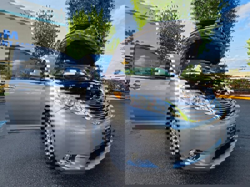 Used 2014 Toyota Sienna XLE image 26