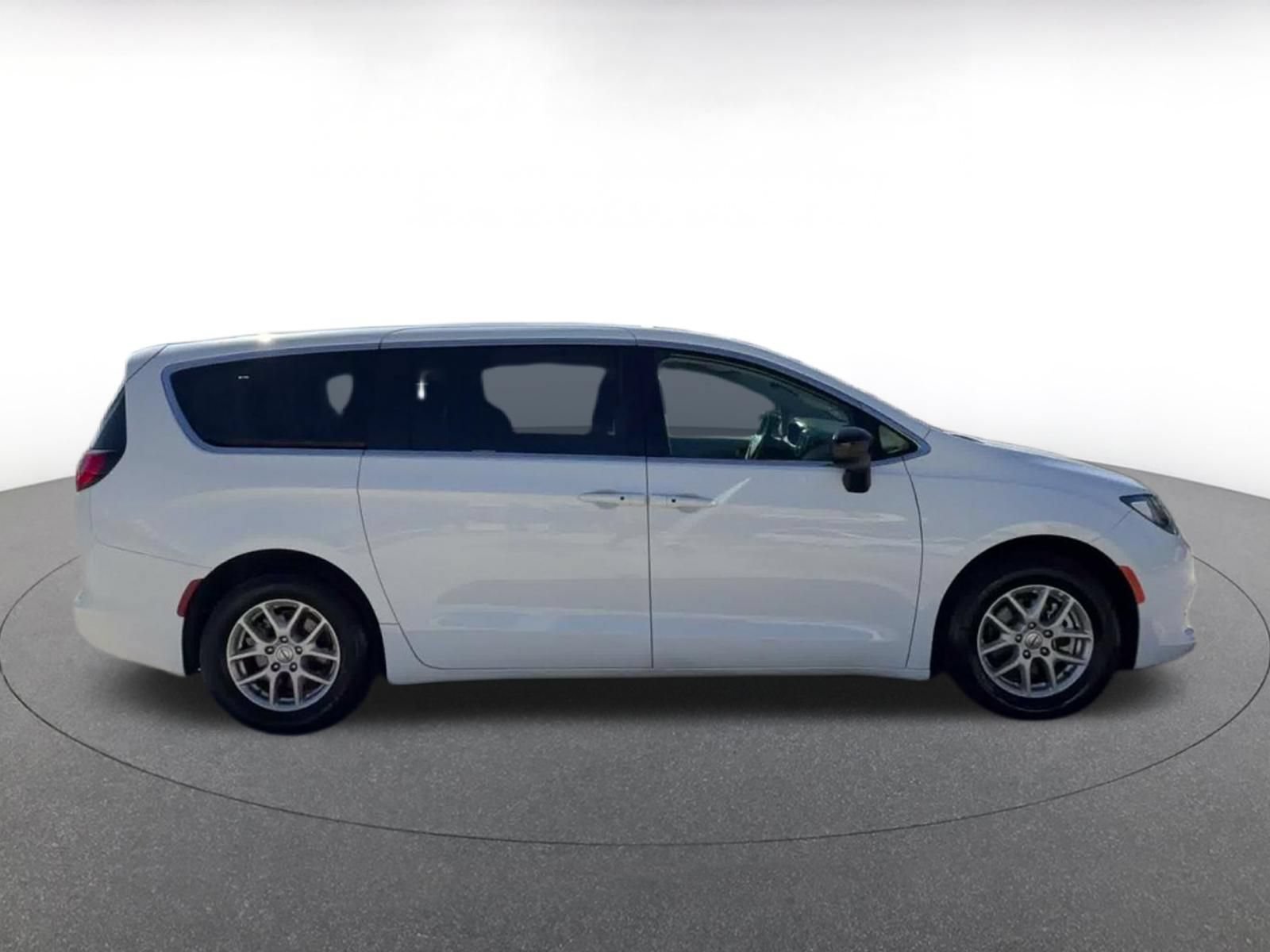Used 2024 Chrysler Voyager LX FWD image 15