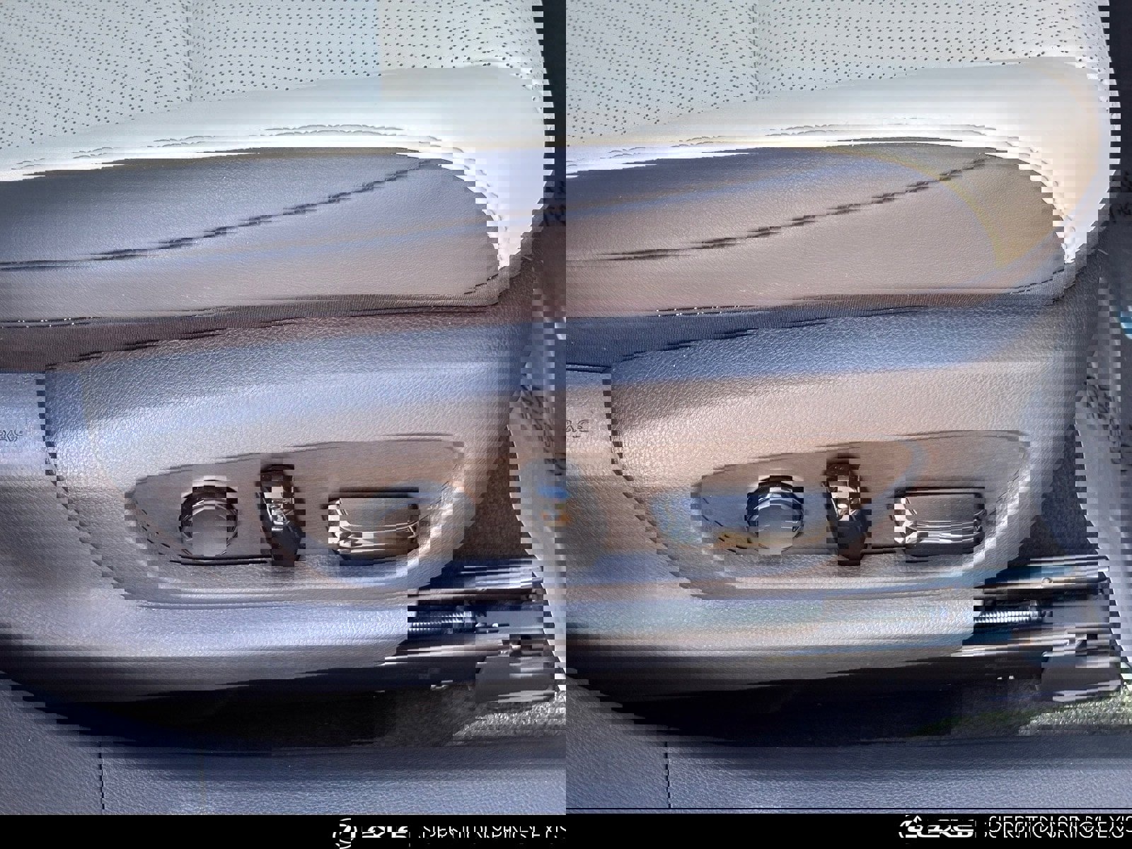 Certified 2025 Lexus ES 350 w/ Premium Package image 14