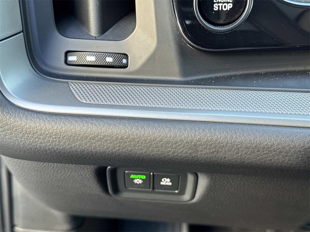 Used 2024 Porsche Cayenne Base image 28