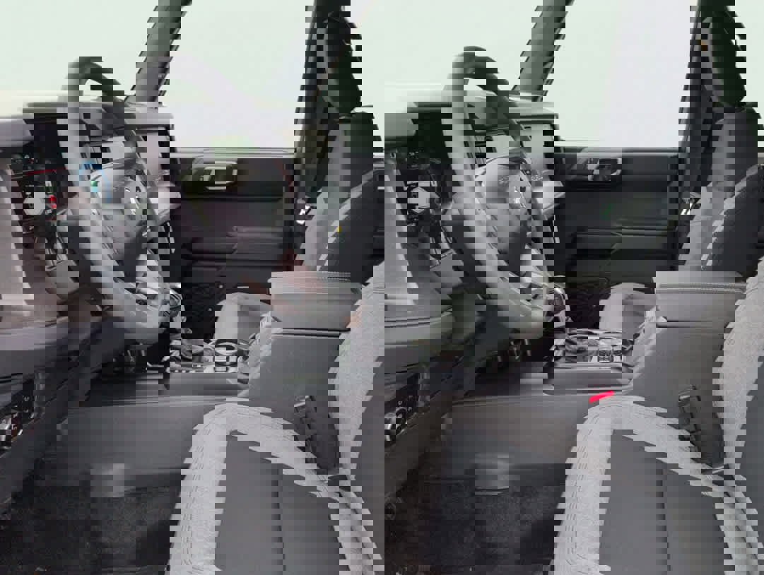 New 2025 Ford Bronco 4-Door image 9