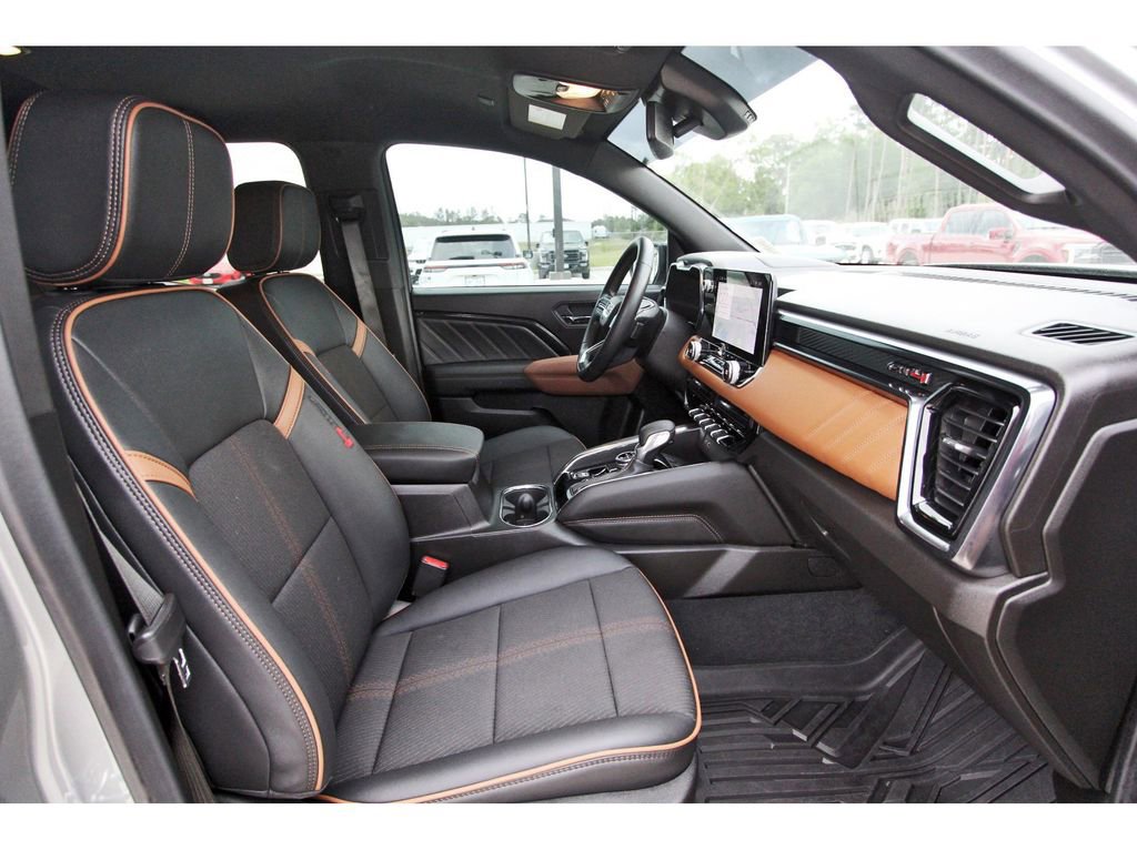 Used 2025 GMC Canyon AT4 image 27