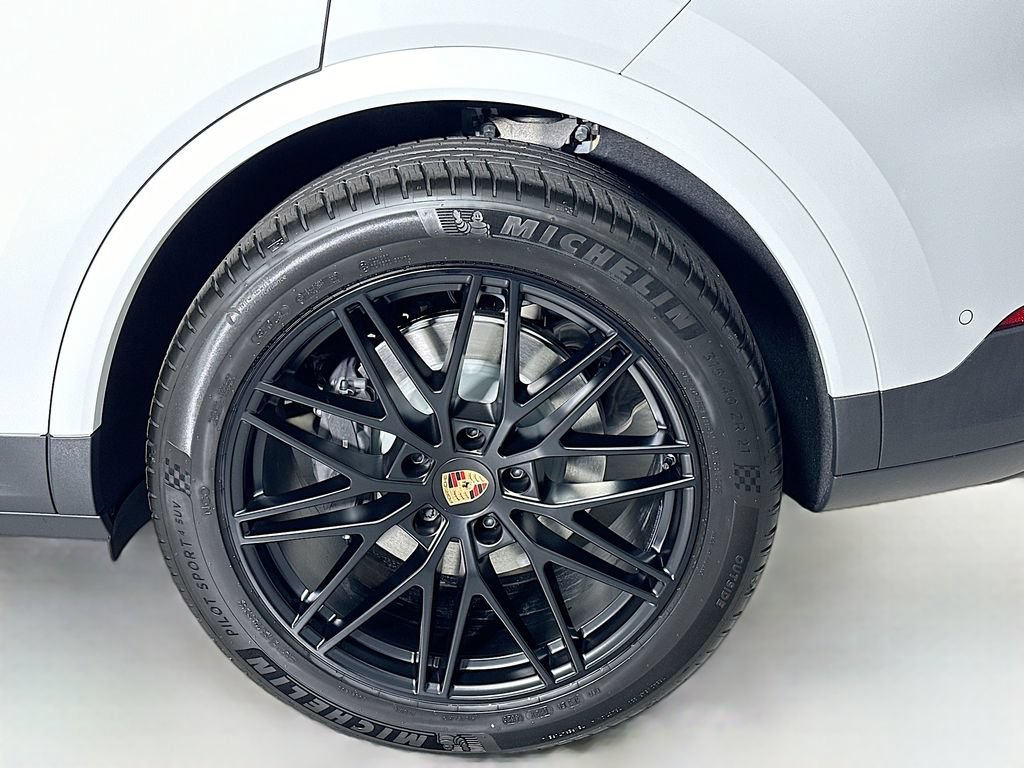 Certified 2026 Porsche Cayenne AWD/4WD image 34