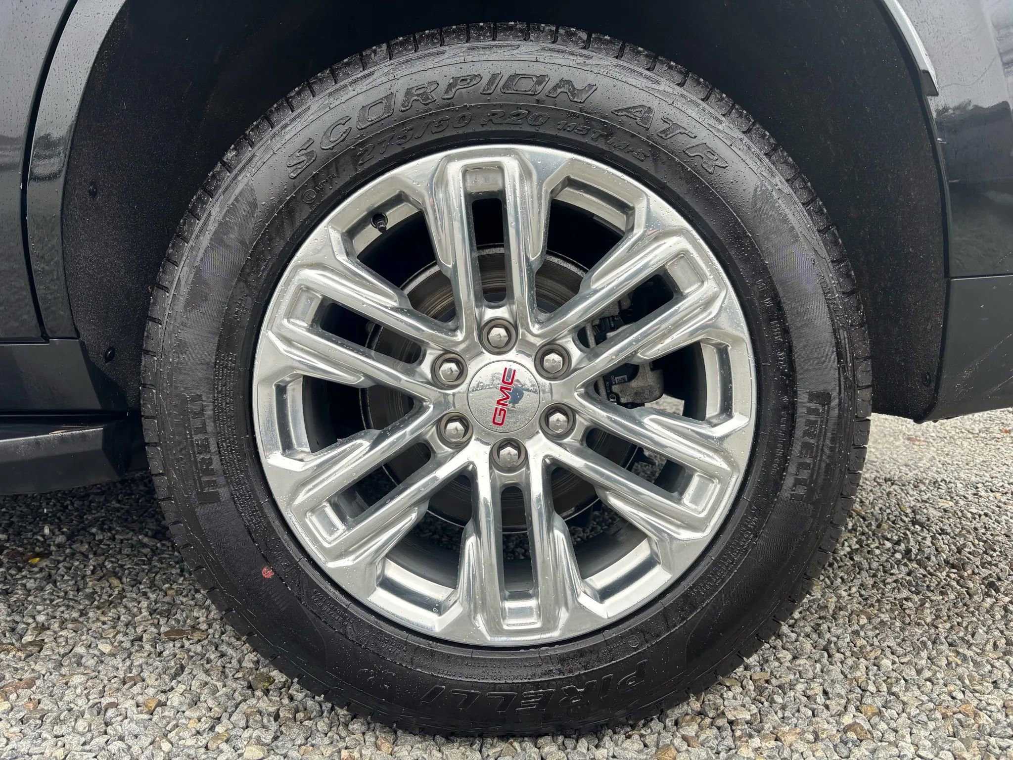 Used 2023 GMC Yukon SLT image 2