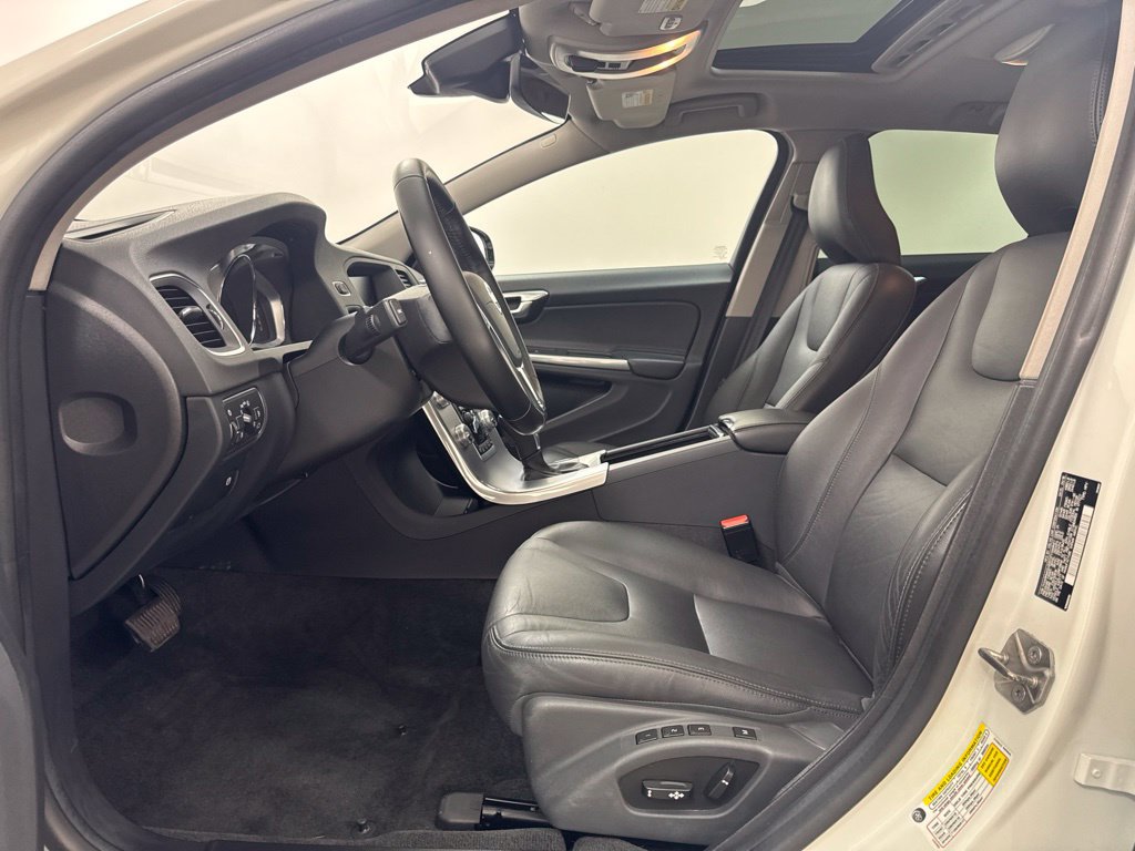 Used 2018 Volvo V60 T5 Cross Country w/ Convenience Package AWD/4WD image 19
