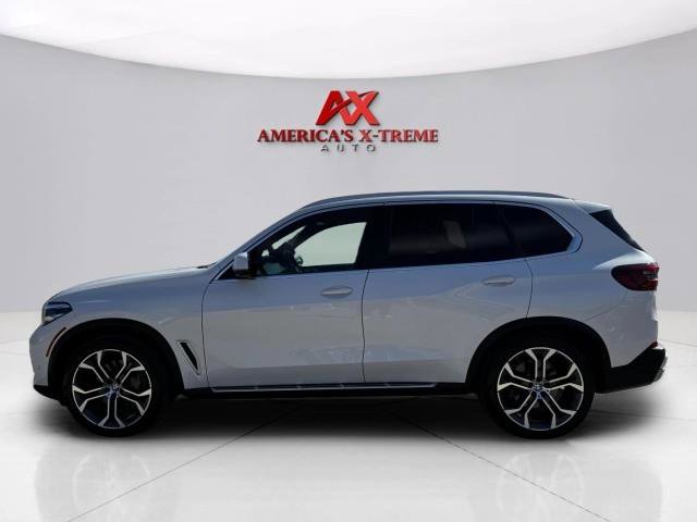 Used 2020 BMW X5 xDrive50i w/ Premium Package AWD/4WD image 3