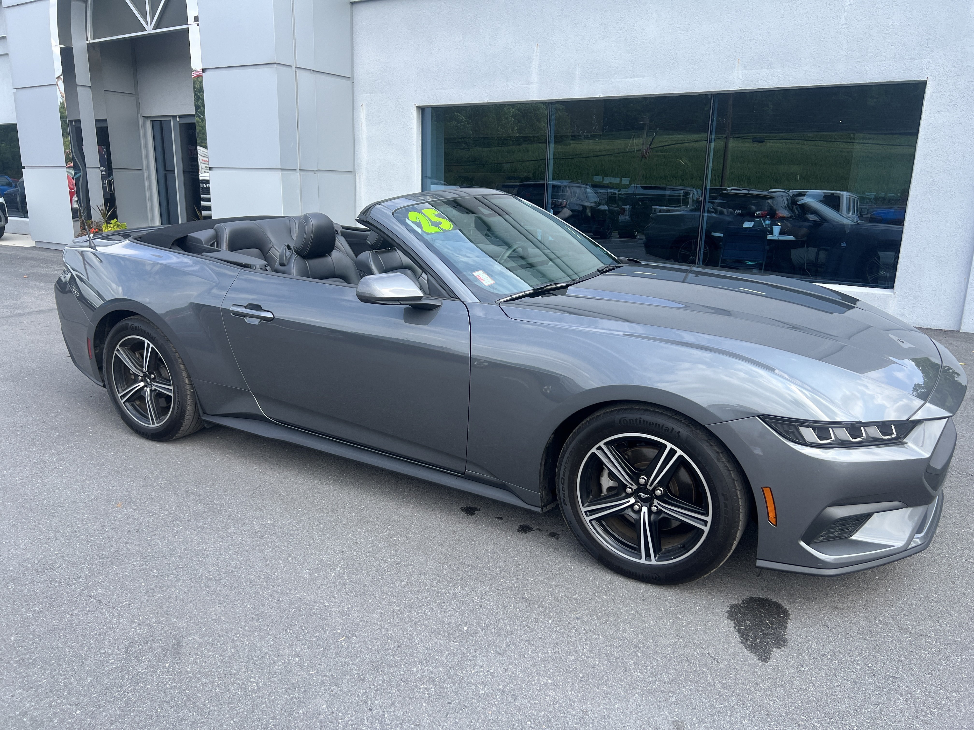 Used 2025 Ford Mustang Premium RWD image 29