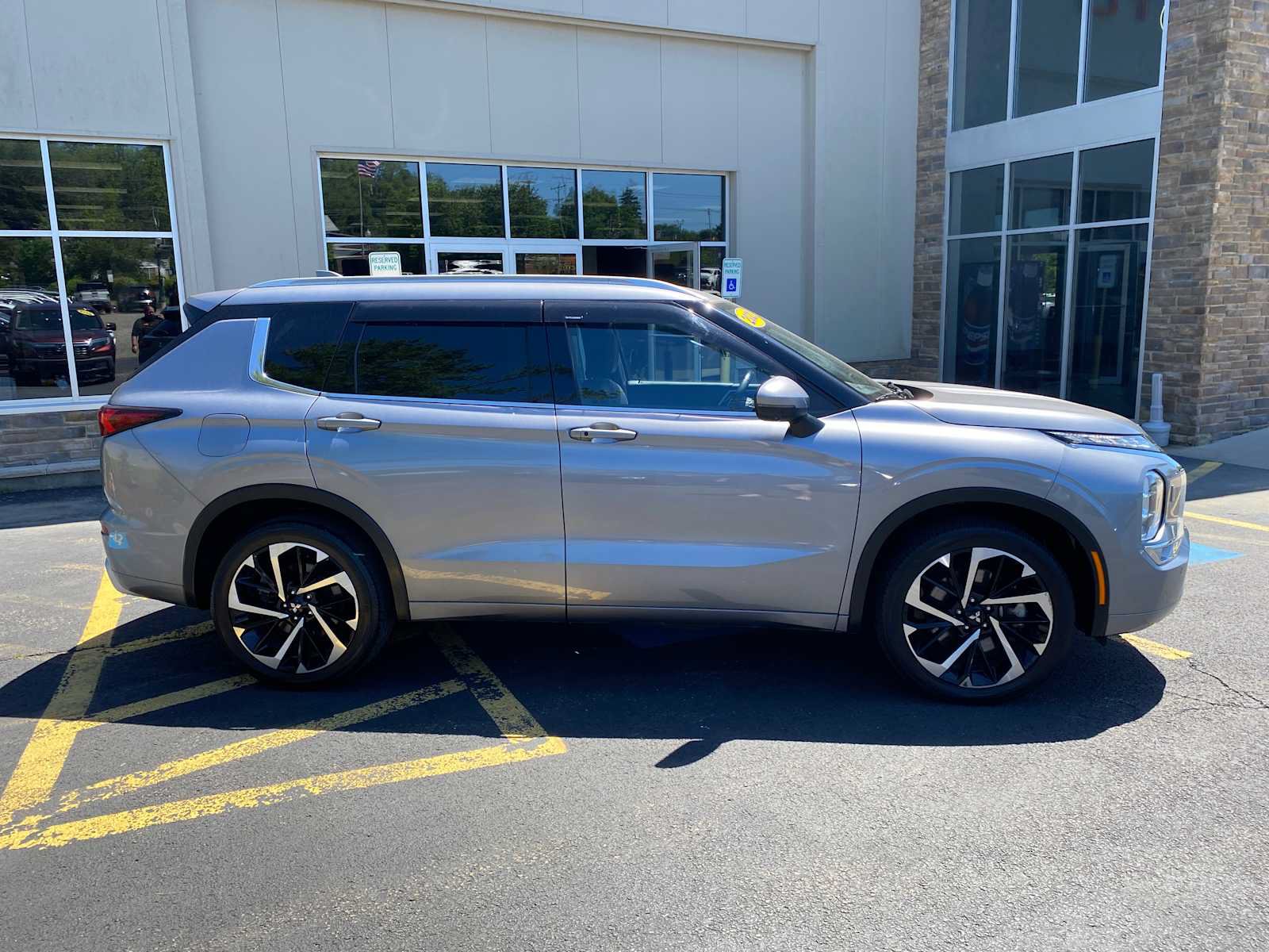Used 2023 Mitsubishi Outlander SEL AWD/4WD image 16