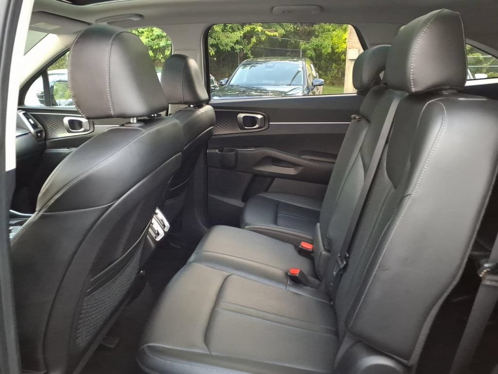 Used 2023 Kia Sorento S w/ Panoramic Sunroof Package FWD image 13