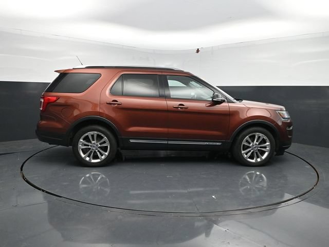 Used 2018 Ford Explorer XLT w/ Equipment Group 202A AWD/4WD image 11