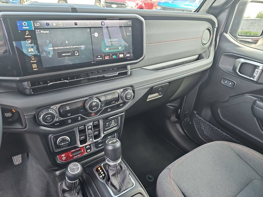 Used 2025 Jeep Wrangler Unlimited Rubicon AWD/4WD image 24