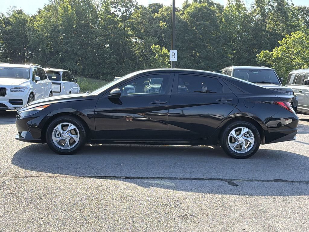 Used 2023 Hyundai Elantra SE FWD image 2