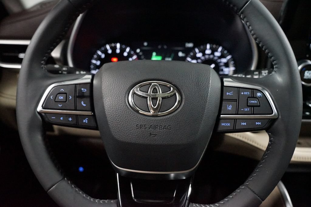 Certified 2021 Toyota Highlander XLE FWD image 12