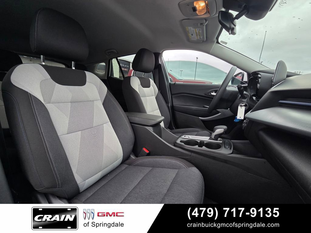 Used 2025 Chevrolet Trax LS w/ LS Convenience Package FWD image 29