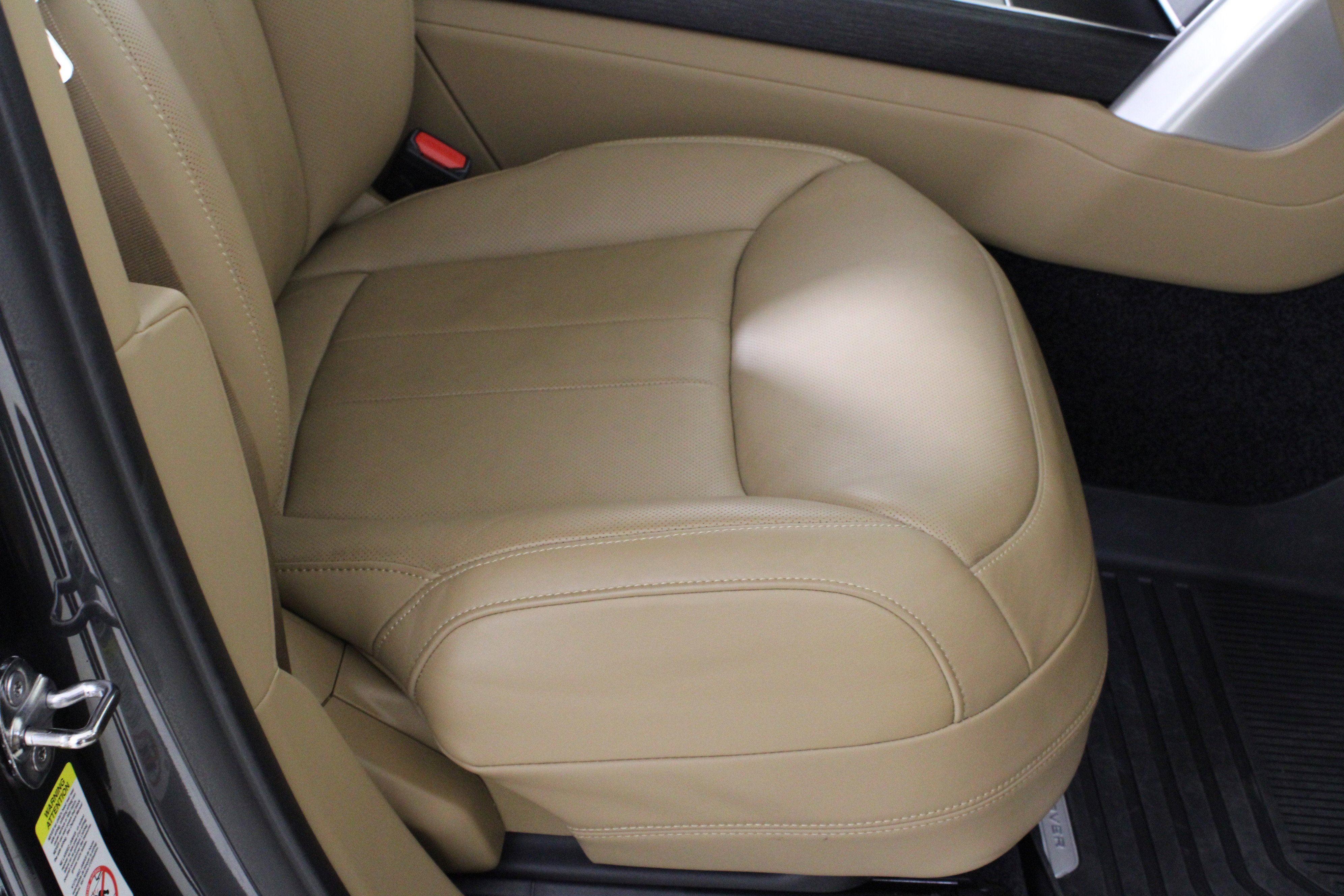 Used 2024 Land Rover Range Rover SE image 17