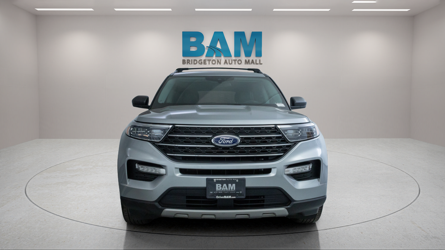 Used 2023 Ford Explorer XLT w/ Equipment Group 202A AWD/4WD image 2