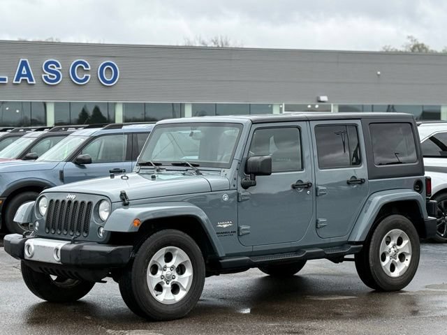 Used 2015 Jeep Wrangler Unlimited Sahara w/ Dual Top Group AWD/4WD image 28