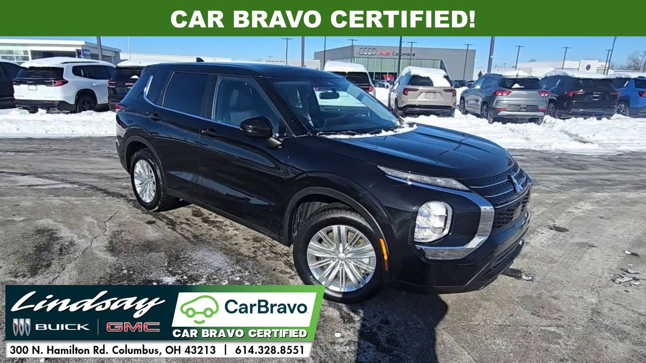 Used 2023 Mitsubishi Outlander ES image 2