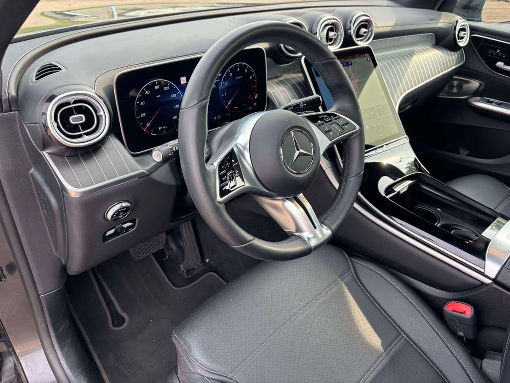 Used 2025 Mercedes-Benz GLC 300 4MATIC image 7