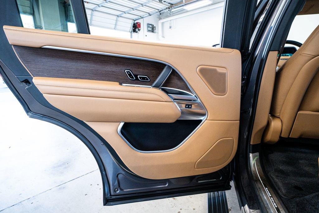 Used 2023 Land Rover Range Rover Long Wheelbase SE image 46