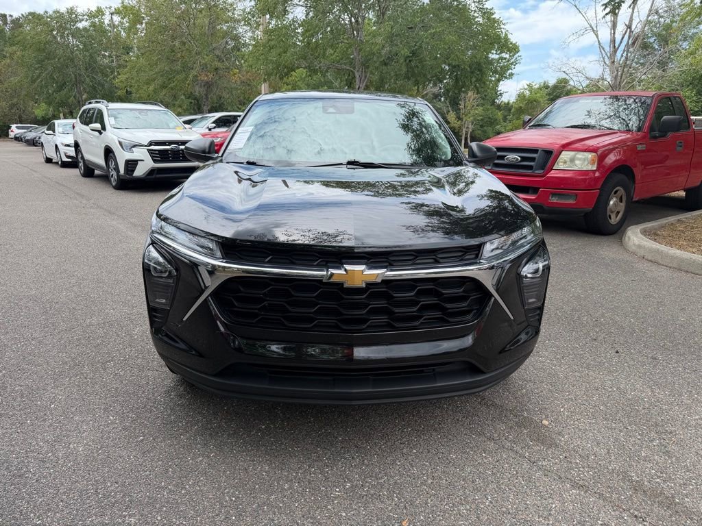 Used 2025 Chevrolet Trax LS FWD image 2