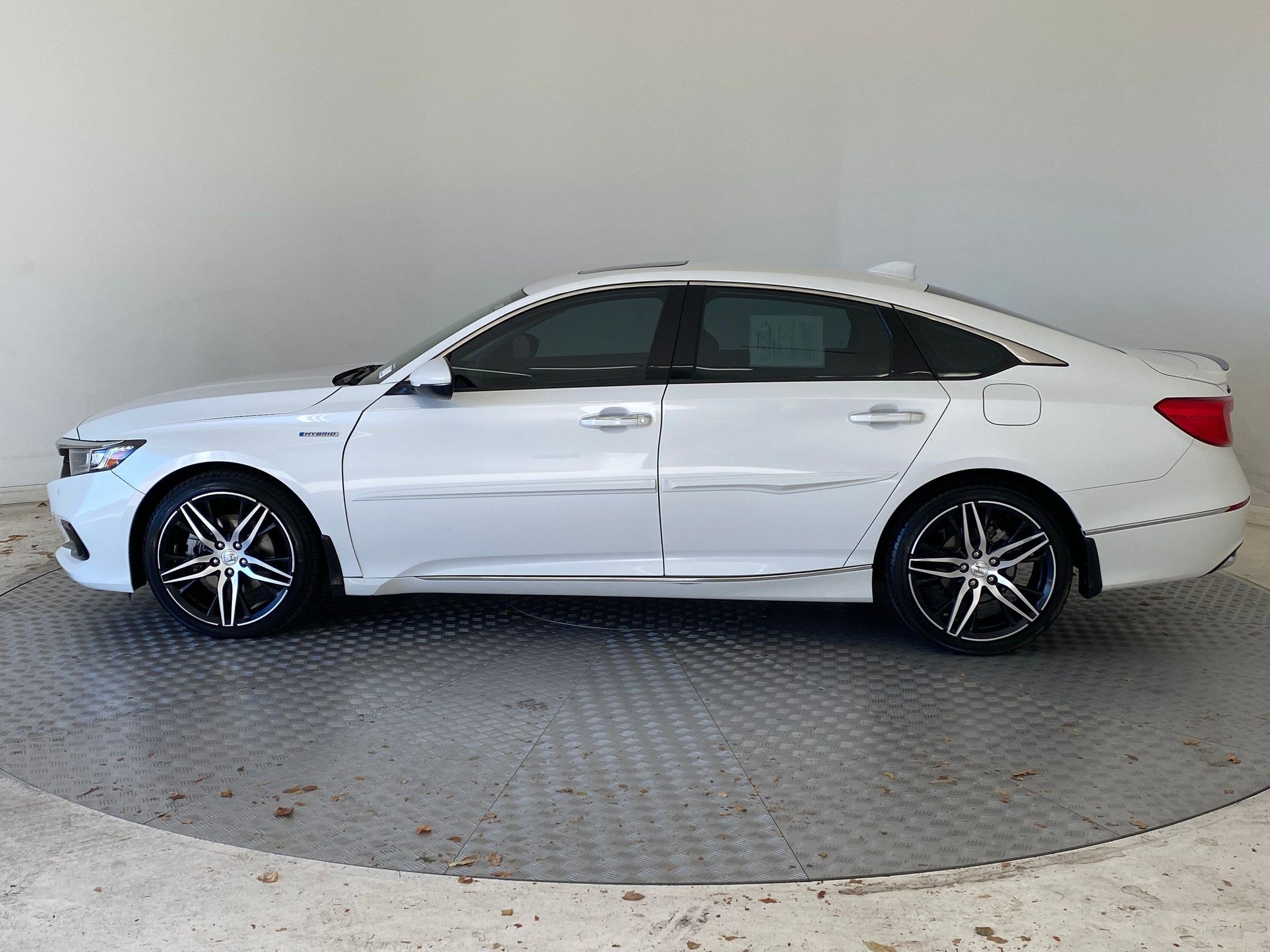 Used 2022 Honda Accord Touring image 2