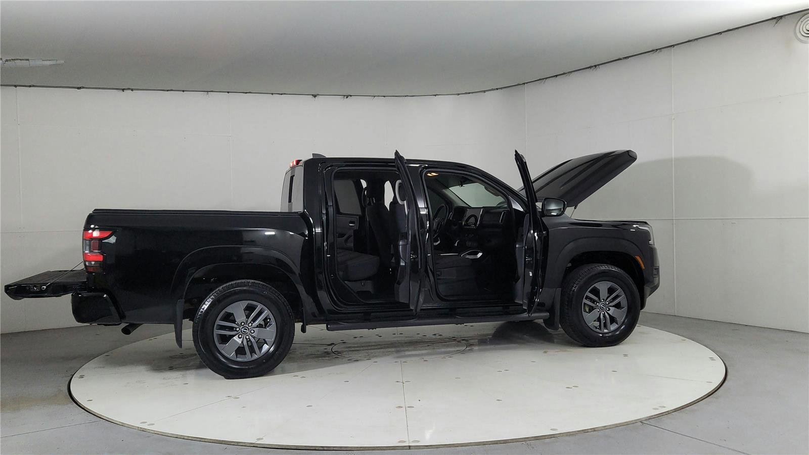 Certified 2025 Nissan Frontier SV image 12