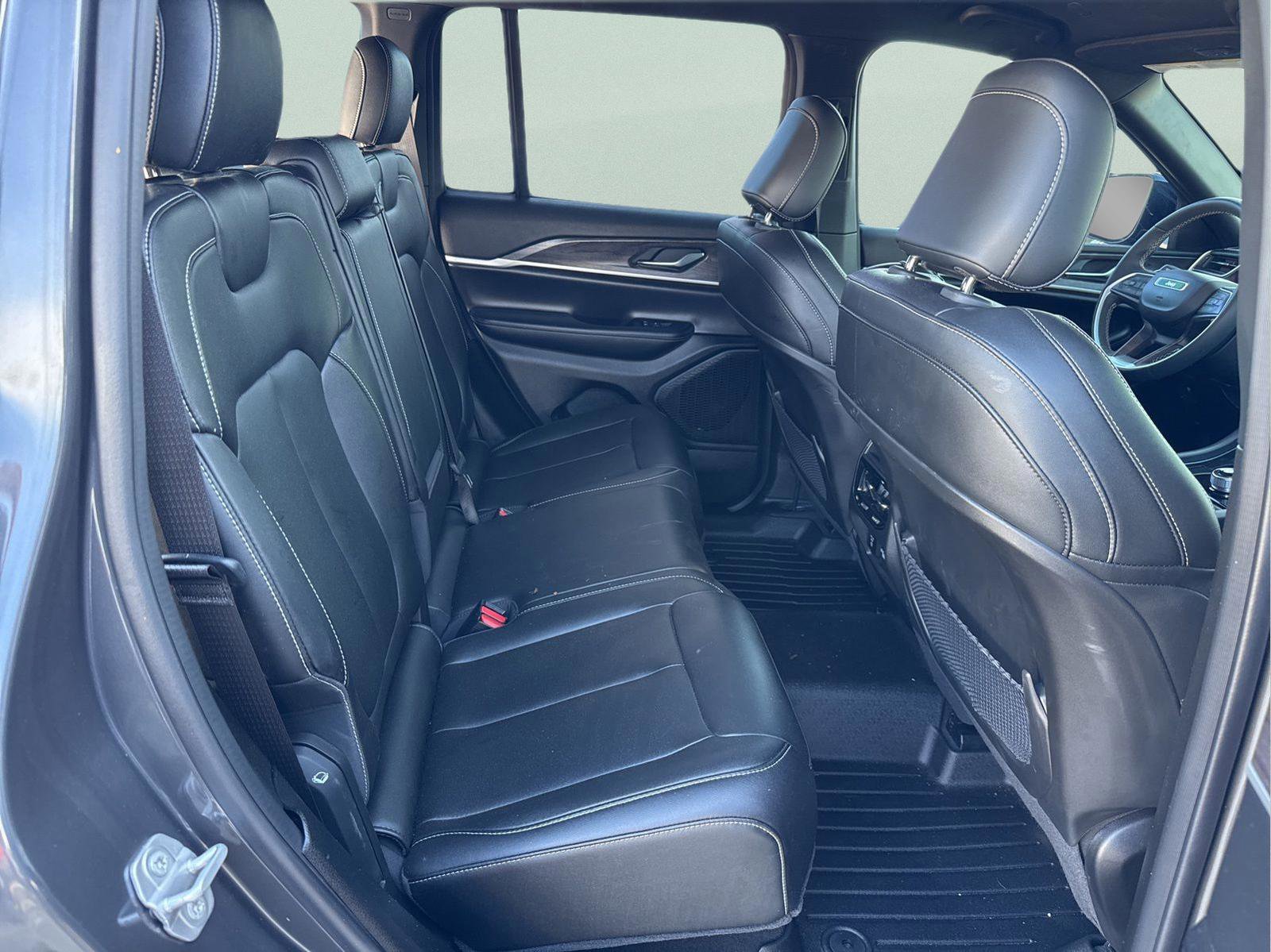 Certified 2024 Jeep Grand Cherokee Limited image 30