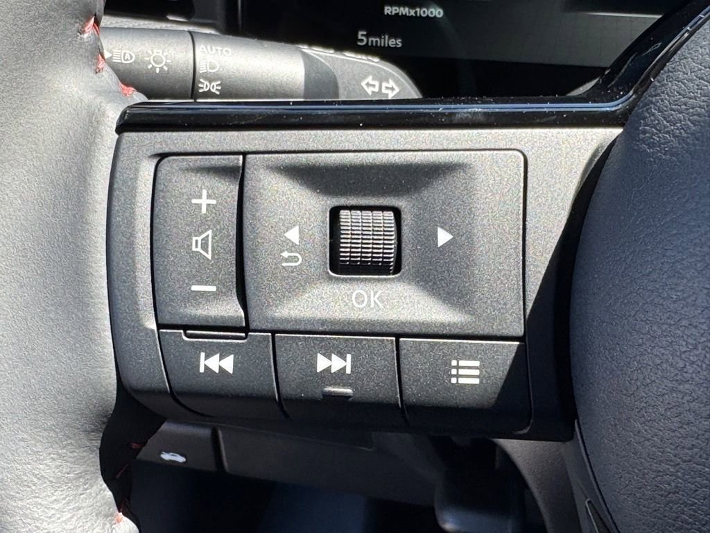 New 2025 Nissan Kicks SR FWD image 17