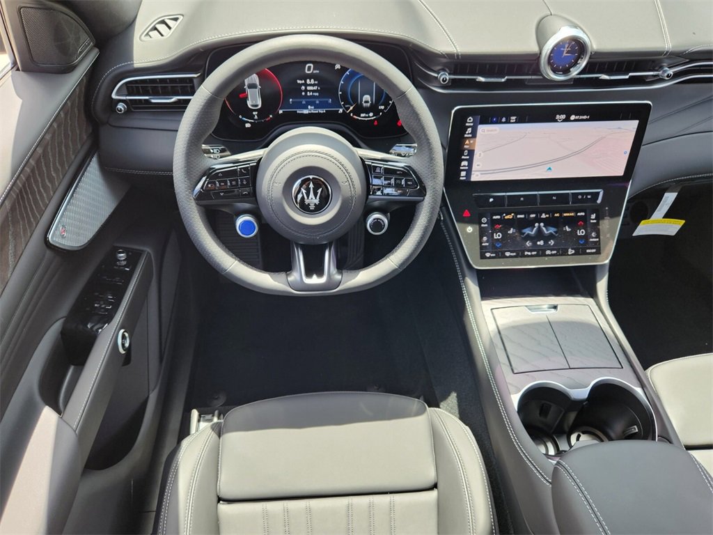 New 2025 Maserati Grecale GT image 8