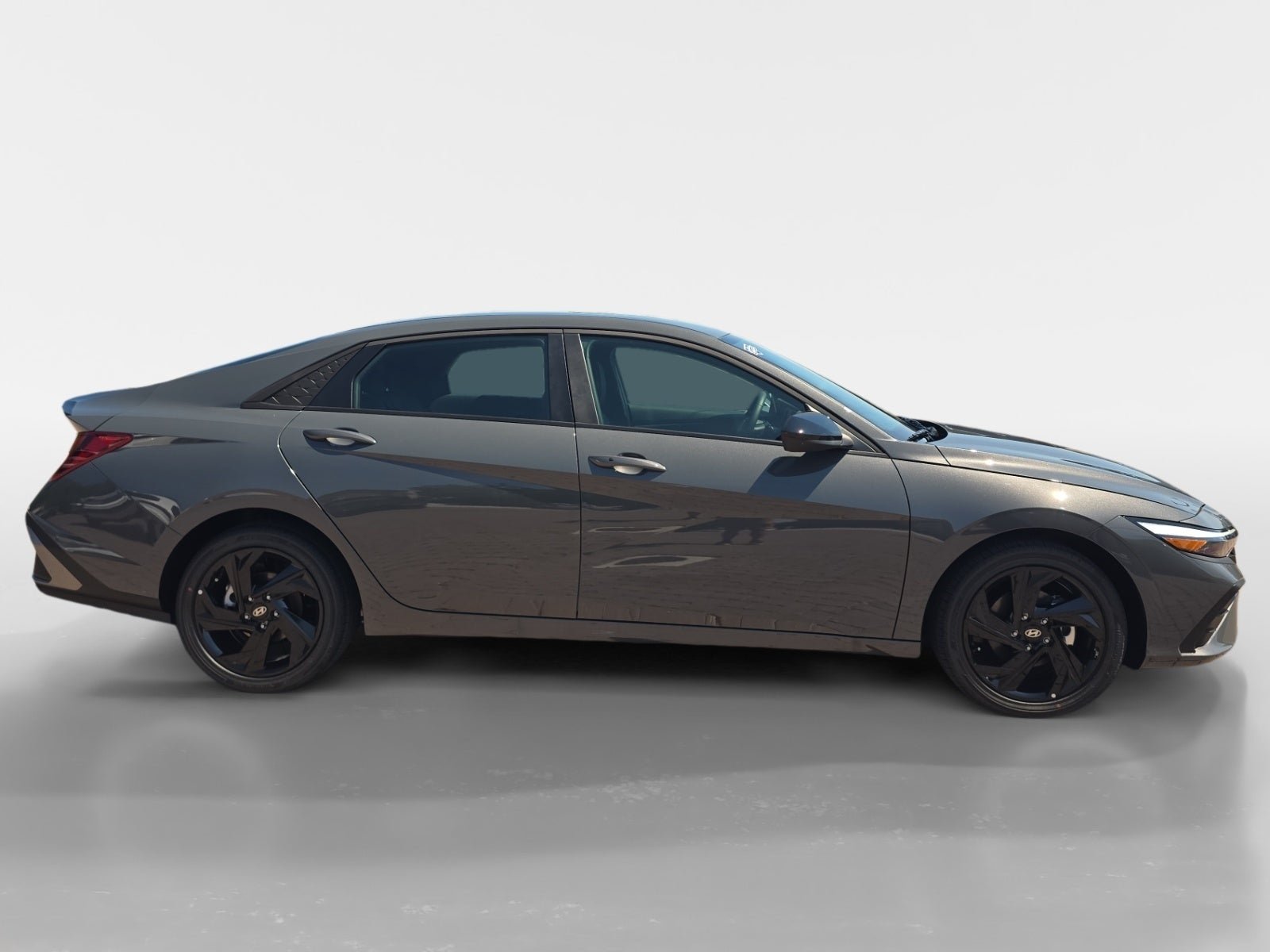 New 2026 Hyundai Elantra SEL Sport FWD image 2