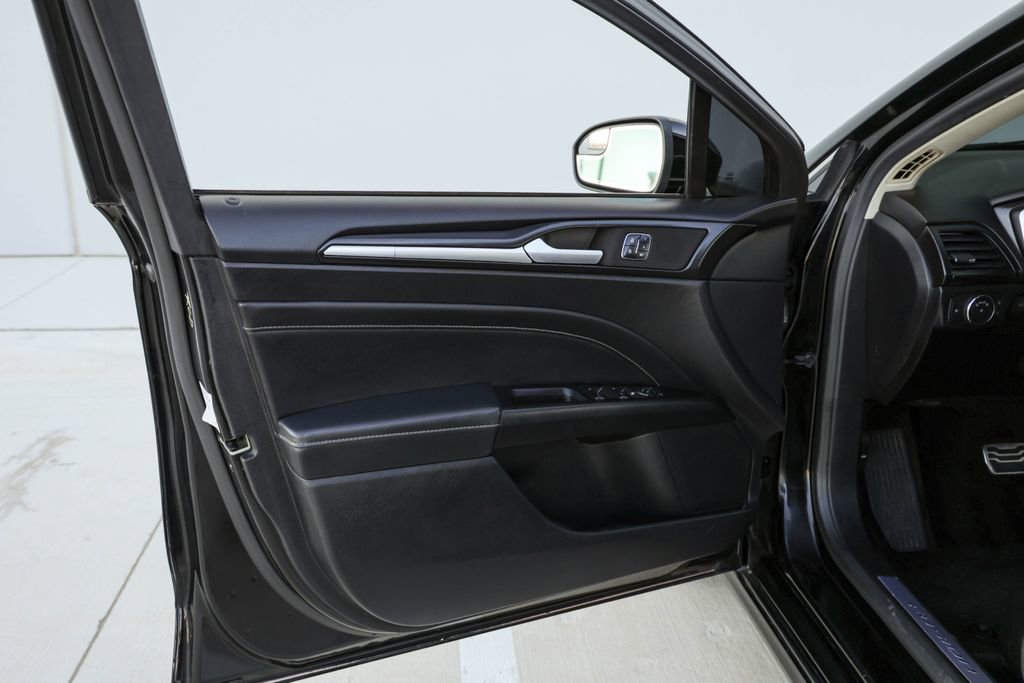 Used 2018 Ford Fusion Titanium AWD/4WD image 13