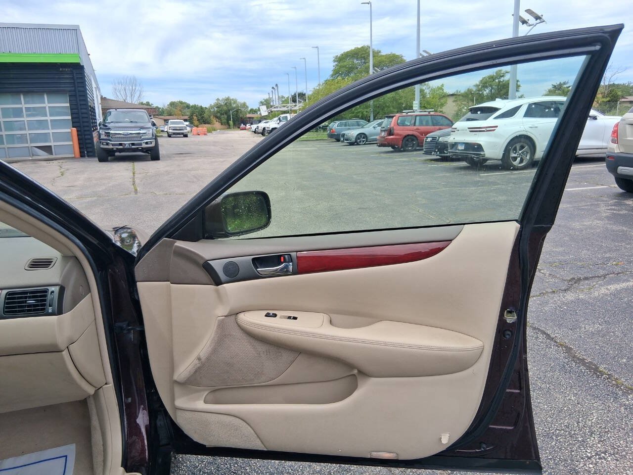Used 2004 Lexus ES 330 w/ Premium Pkg FWD image 16