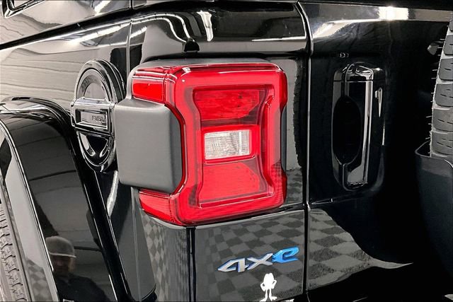 Used 2023 Jeep Wrangler Unlimited Sahara image 35