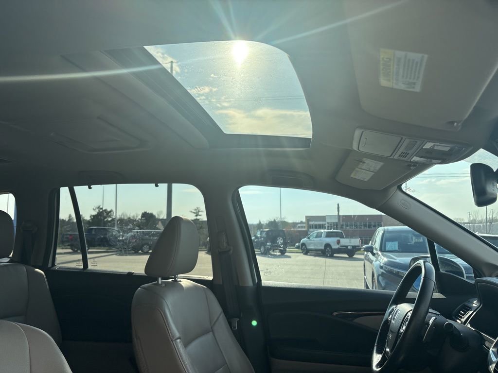 Used 2016 Honda Pilot Touring image 32