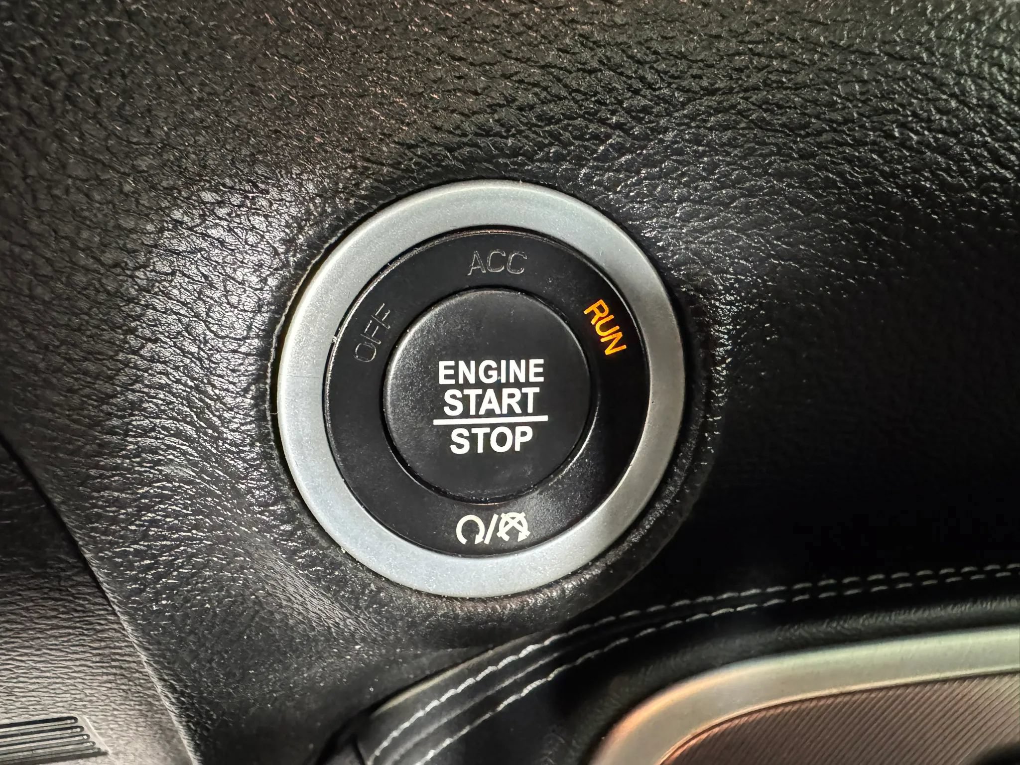 Used 2021 Dodge Challenger SXT w/ Driver Convenience Group RWD image 16