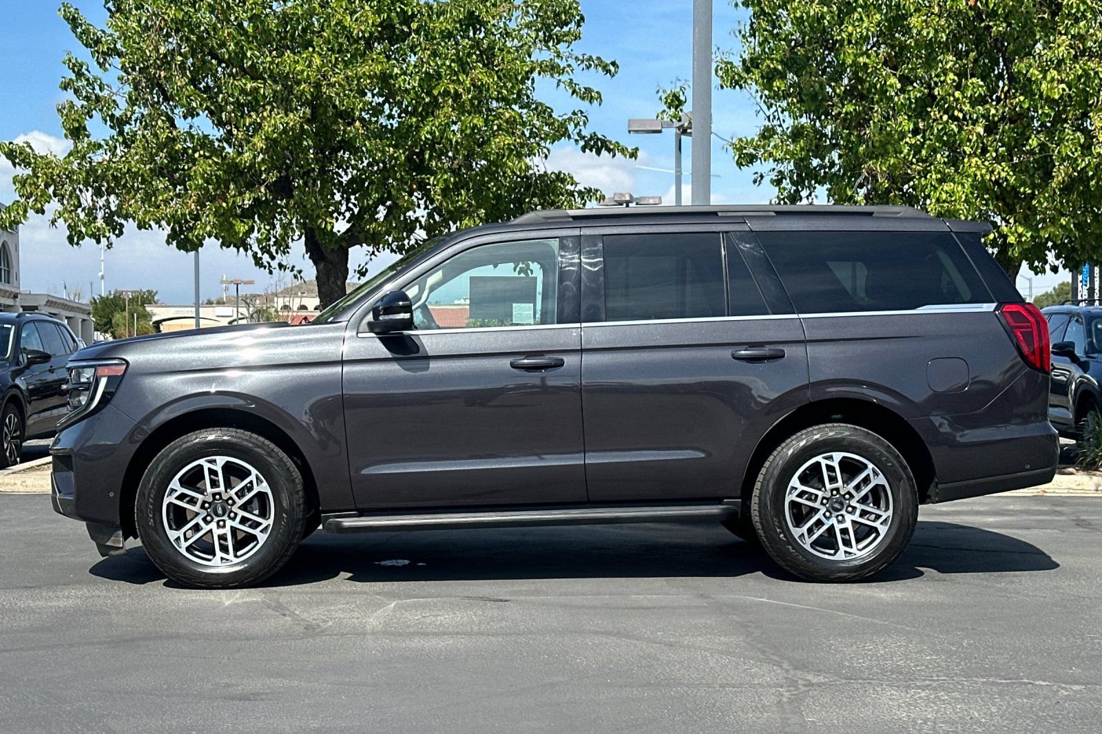 Used 2025 Ford Expedition Active AWD/4WD image 7