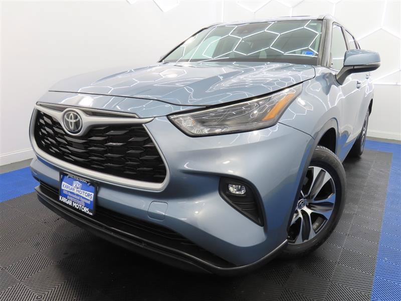 Used 2023 Toyota Highlander XLE FWD image 1