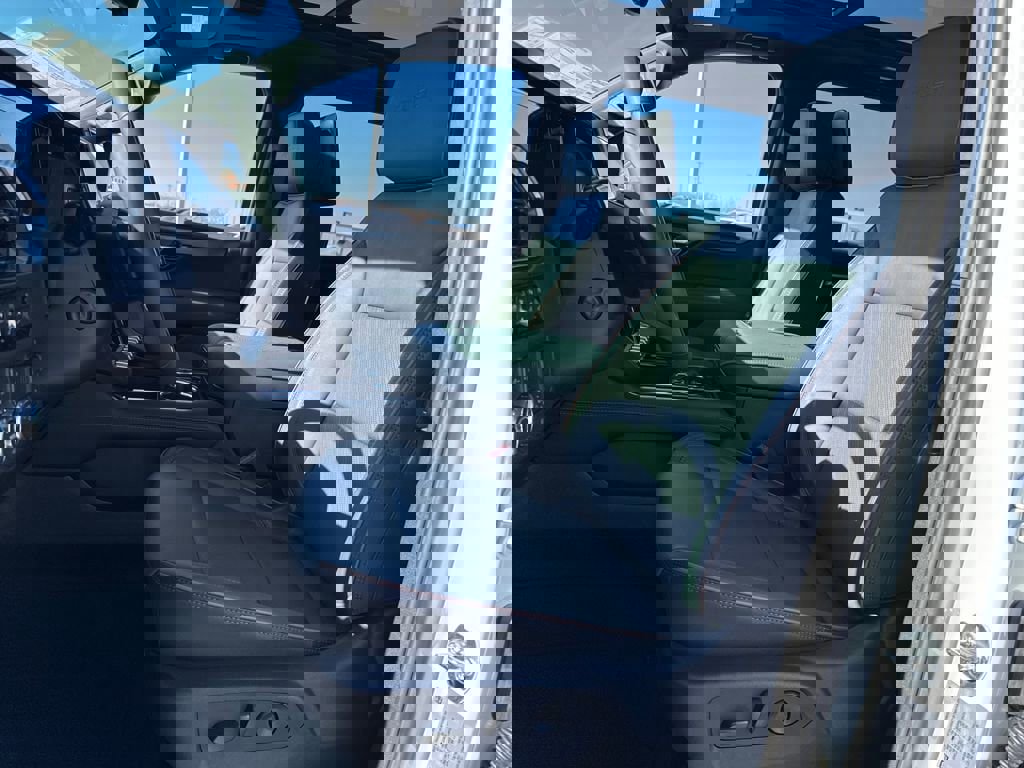 New 2026 GMC Yukon XL AT4 w/ AT4 Premium Plus Package image 16