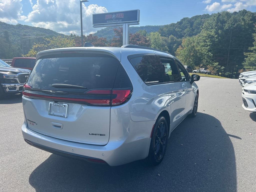 New 2026 Chrysler Pacifica Limited image 3