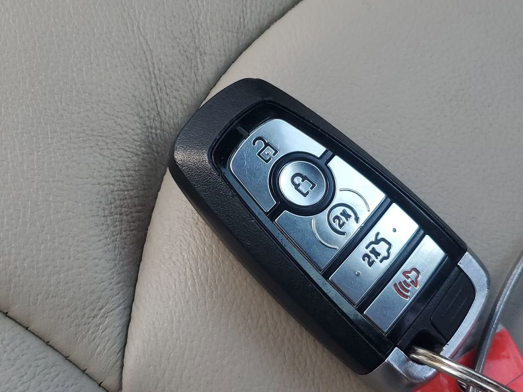 Used 2018 Ford Explorer XLT w/ Equipment Group 202A image 39