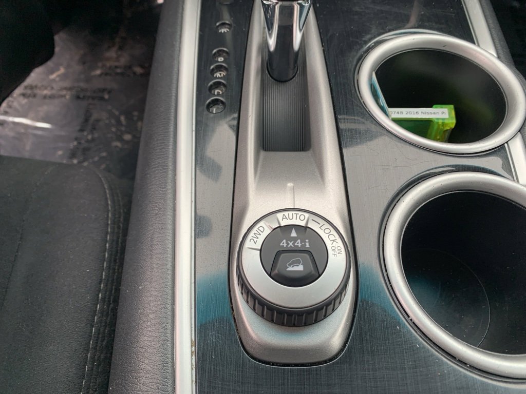 Used 2016 Nissan Pathfinder SV image 29