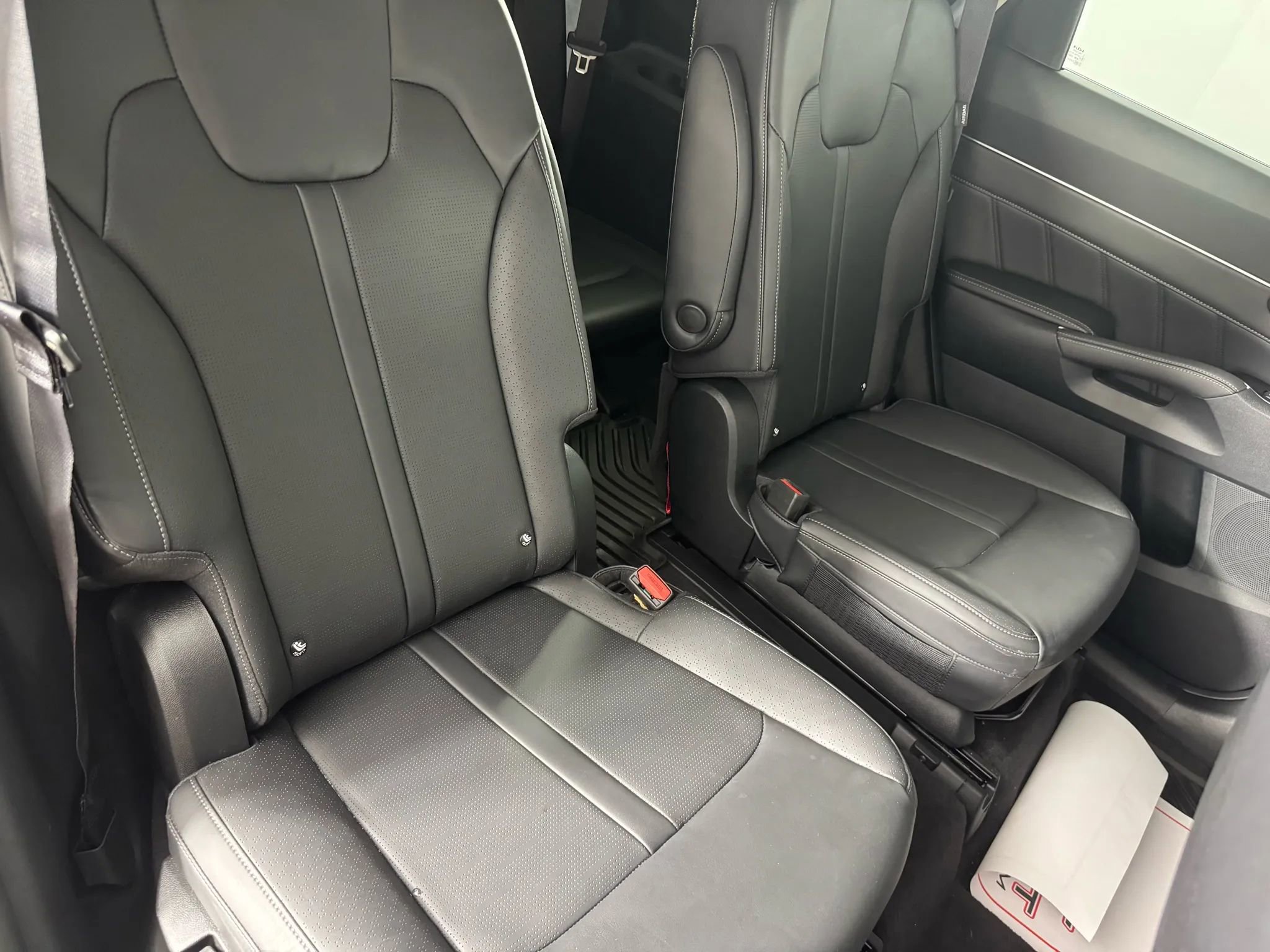 Used 2025 Kia Sorento SX image 40