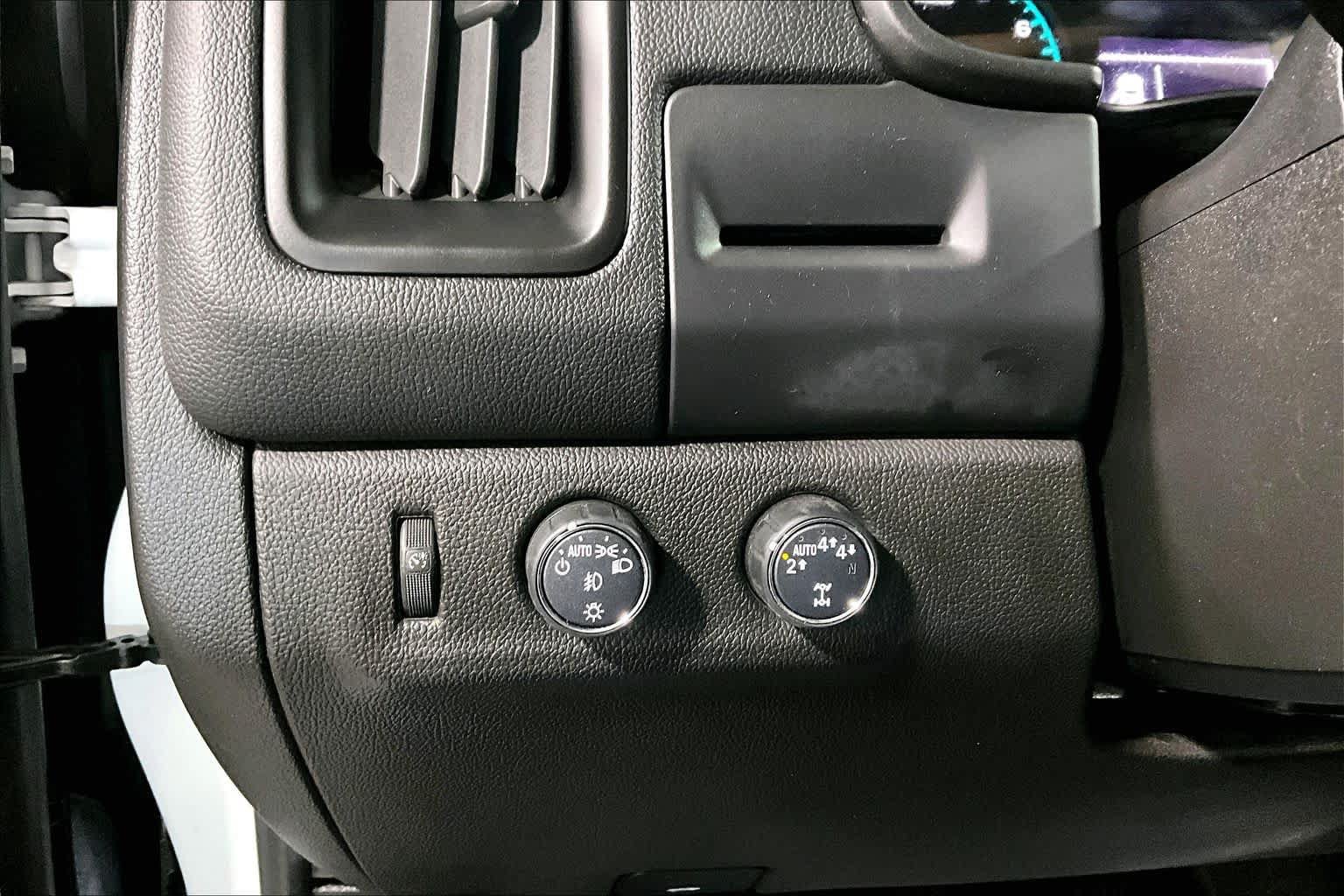 Used 2022 Chevrolet Colorado LT w/ LT Convenience Package AWD/4WD image 35